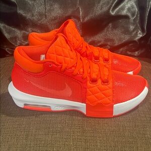 LeBron Witness 8 Crimson. Size 10